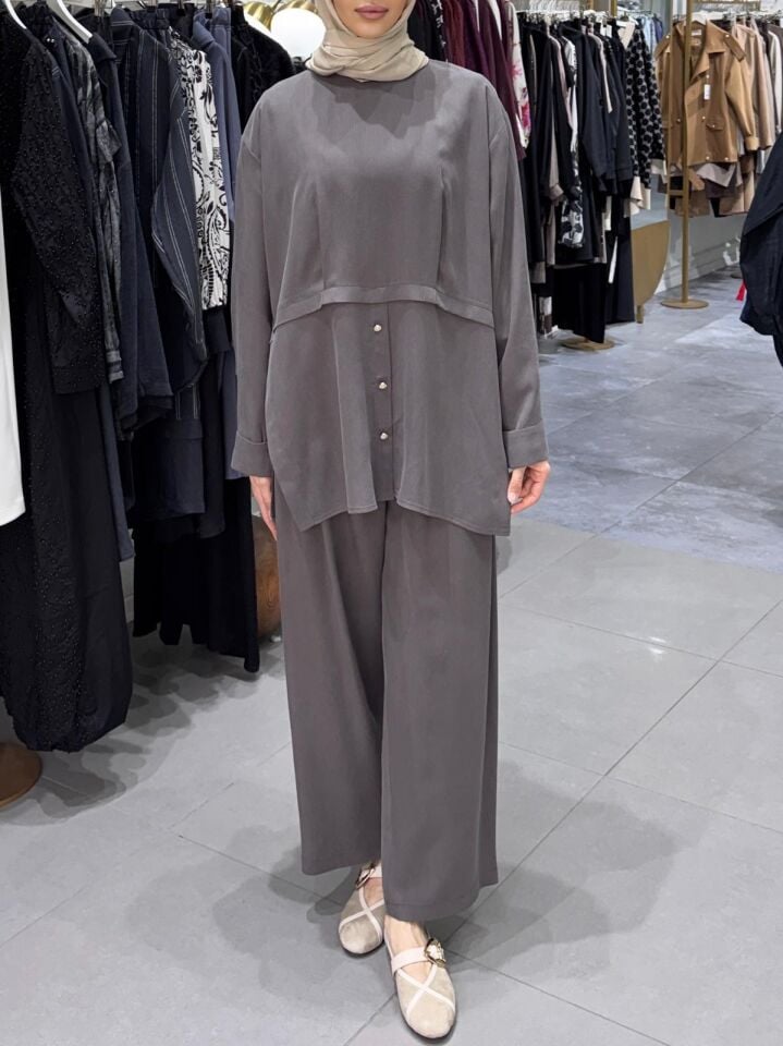 DÜĞME DETAY İPEK TAKIM KAHVERENGİ