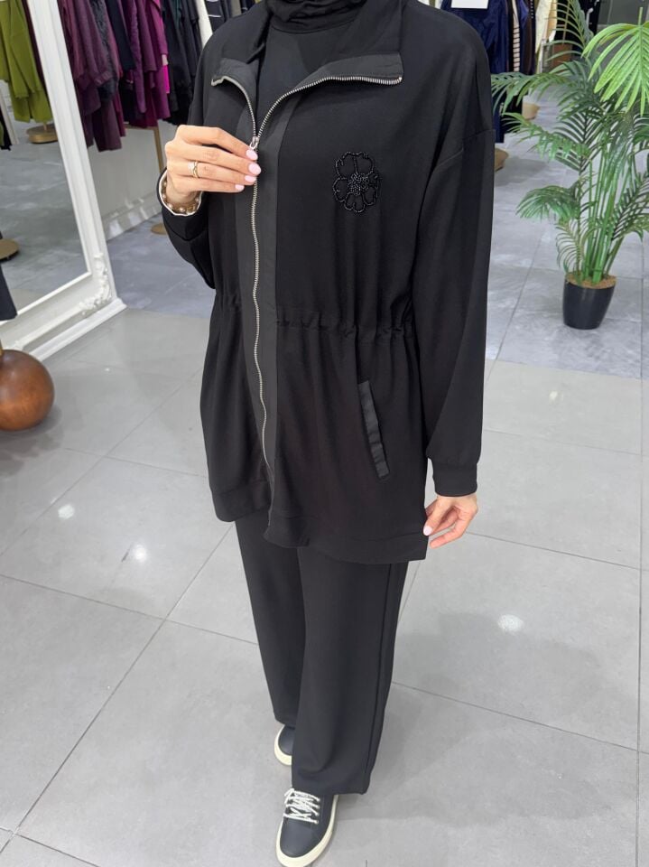 ÇİÇEK NAKIŞLI GARNİLİ TAKIM SİYAH