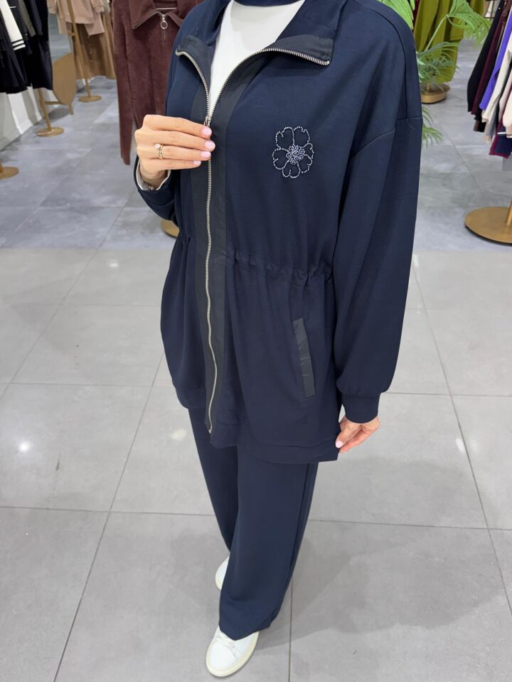 ÇİÇEK NAKIŞLI GARNİLİ TAKIM LACİVERT