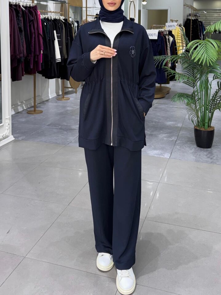 ÇİÇEK NAKIŞLI GARNİLİ TAKIM LACİVERT