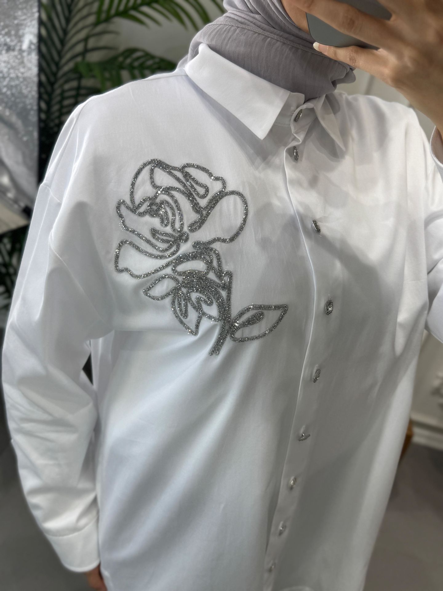GÜL İŞLEMELİ GÖMLEK EKRU