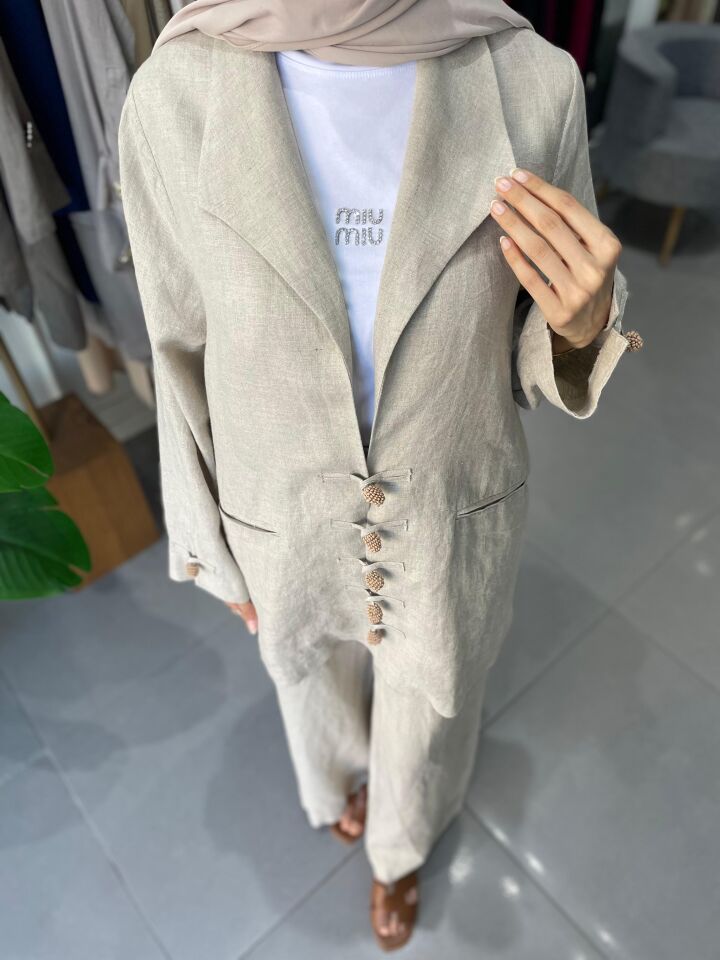 DÜĞME BONCUK DETAYLI KETEN TAKIM BEJ