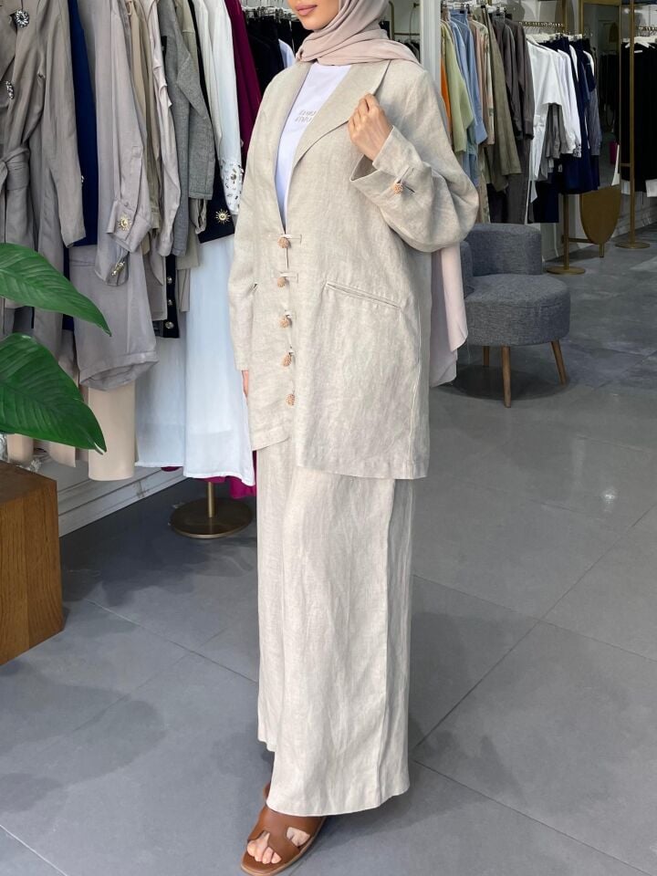 DÜĞME BONCUK DETAYLI KETEN TAKIM BEJ