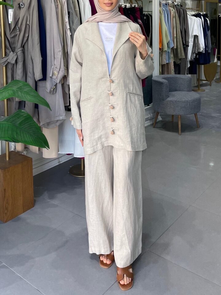 DÜĞME BONCUK DETAYLI KETEN TAKIM BEJ