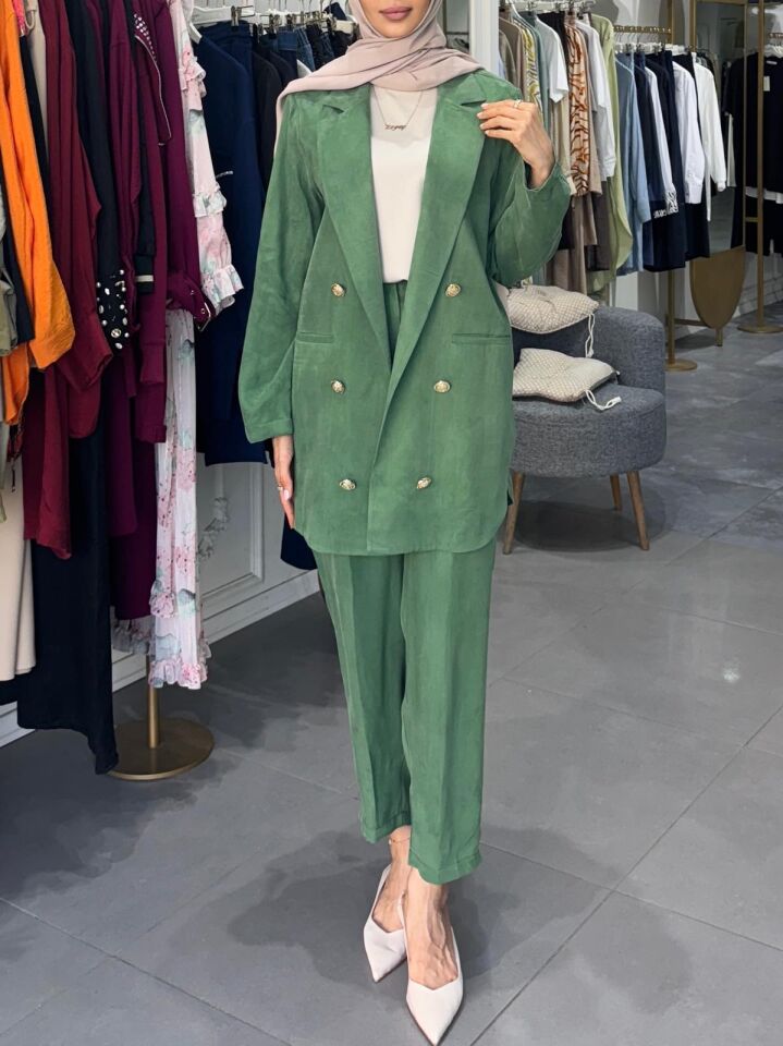 GOLD DÜĞME DETAYLI TAKIM YEŞİL