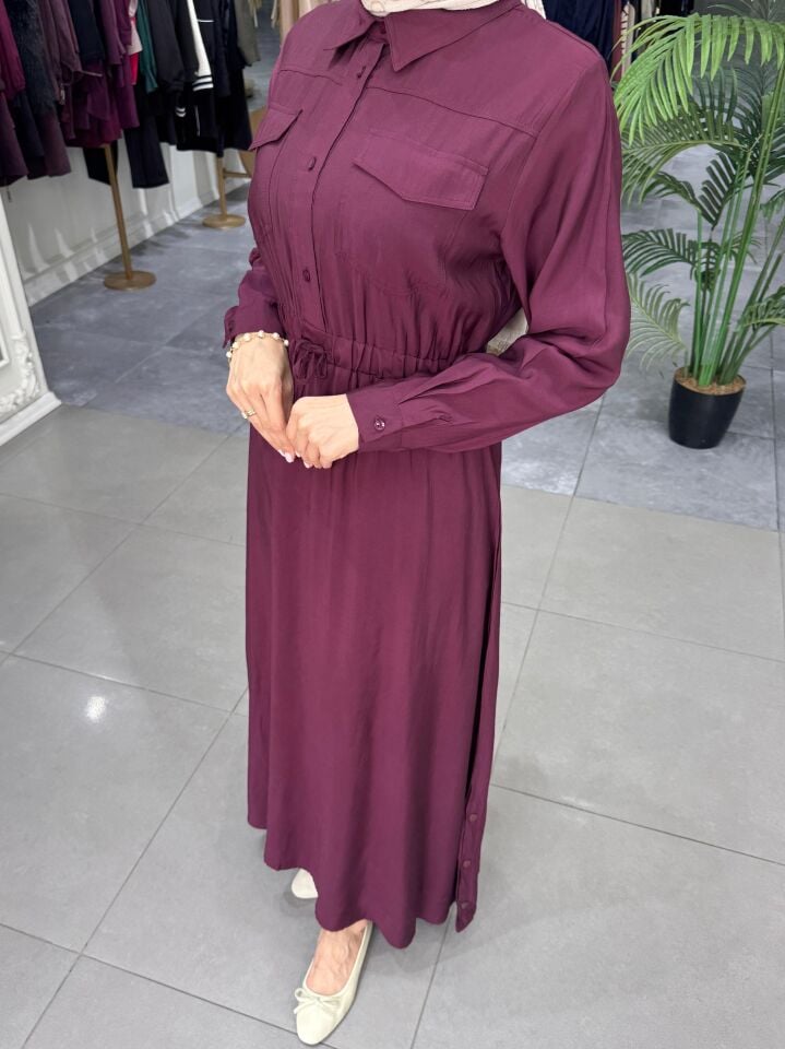 CEP DETAYLI BELİ BÜZGÜLÜ ELBİSE MÜRDÜM