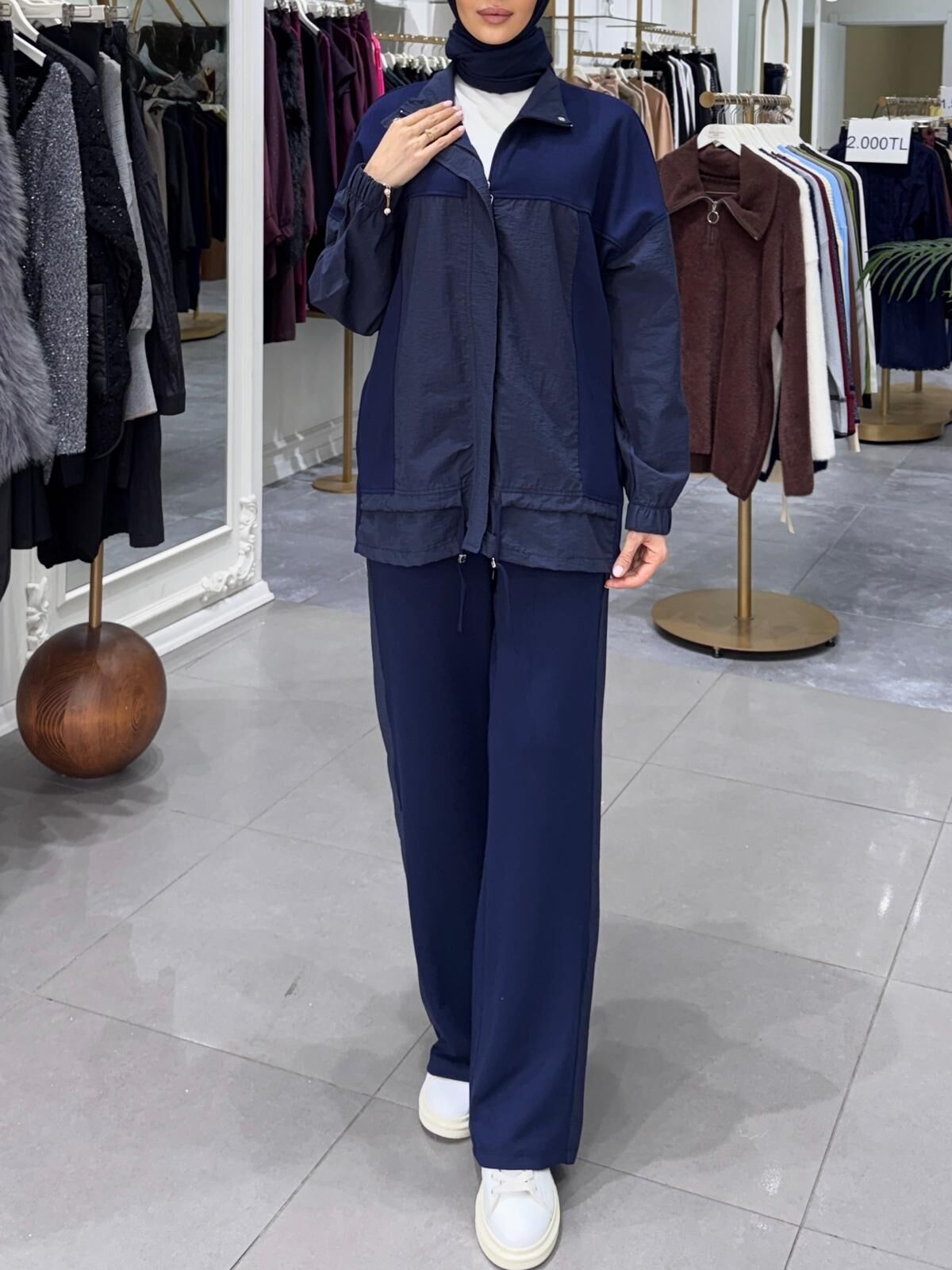 GARNİ DETAYLI BAĞCIKLI TAKIM LACİVERT