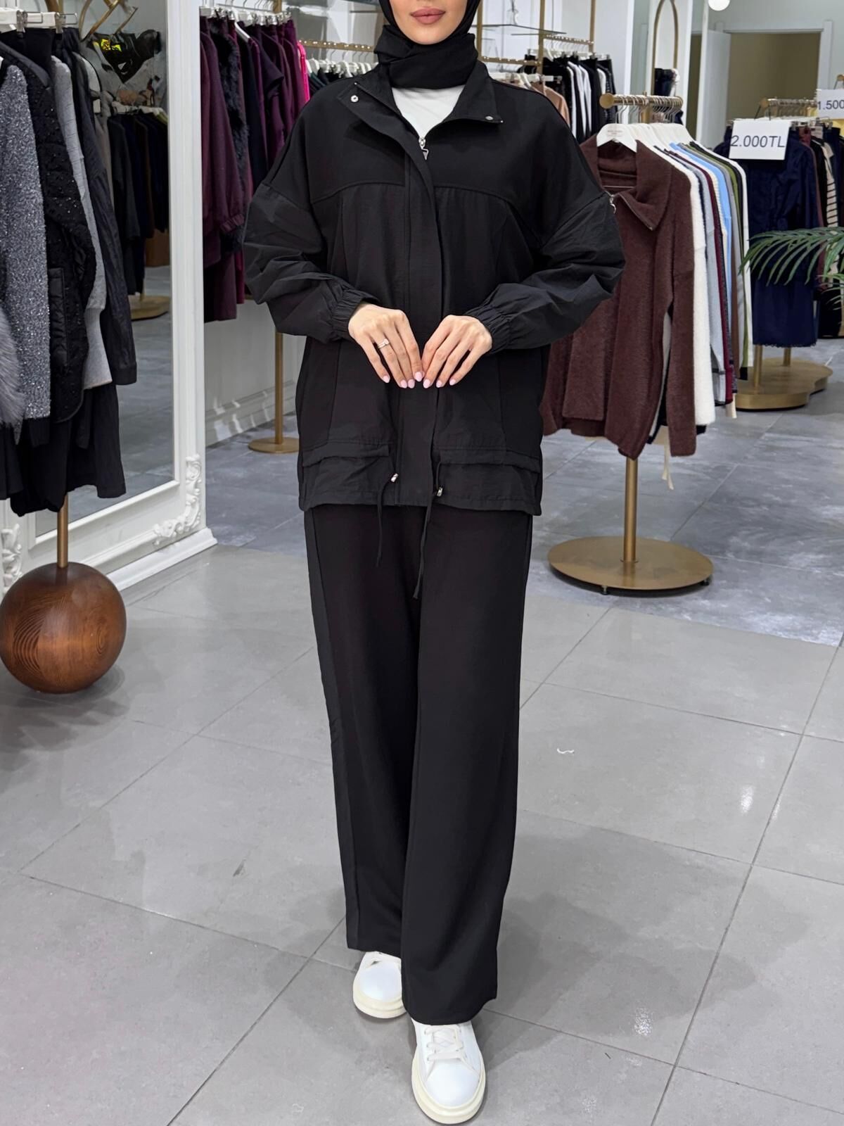 GARNİ DETAYLI BAĞCIKLI TAKIM SİYAH