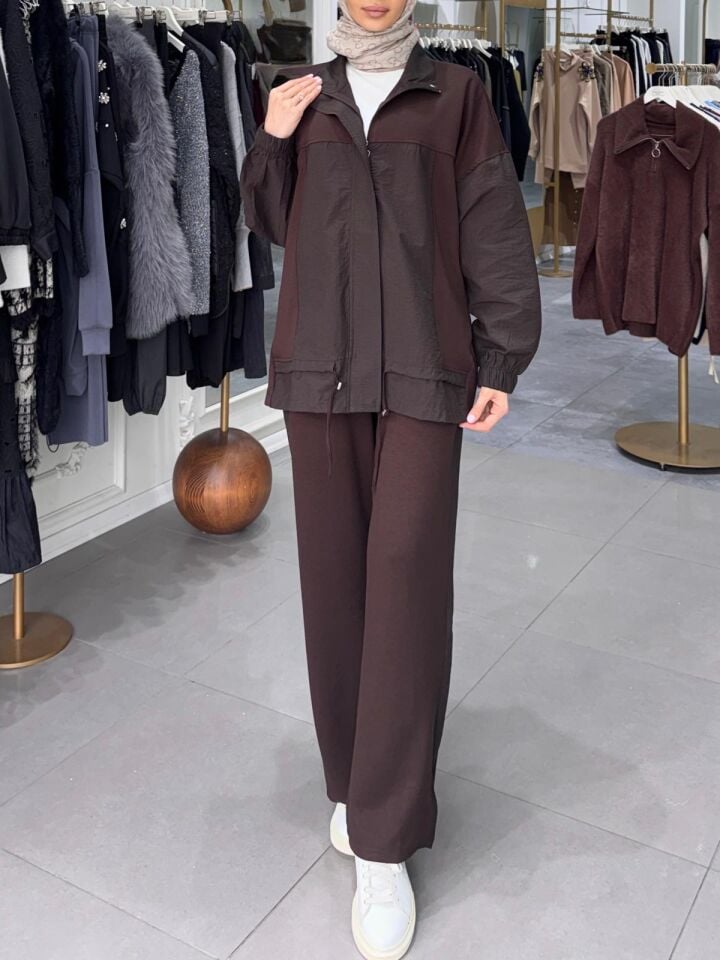 GARNİ DETAYLI BAĞCIKLI TAKIM KAHVERENGİ