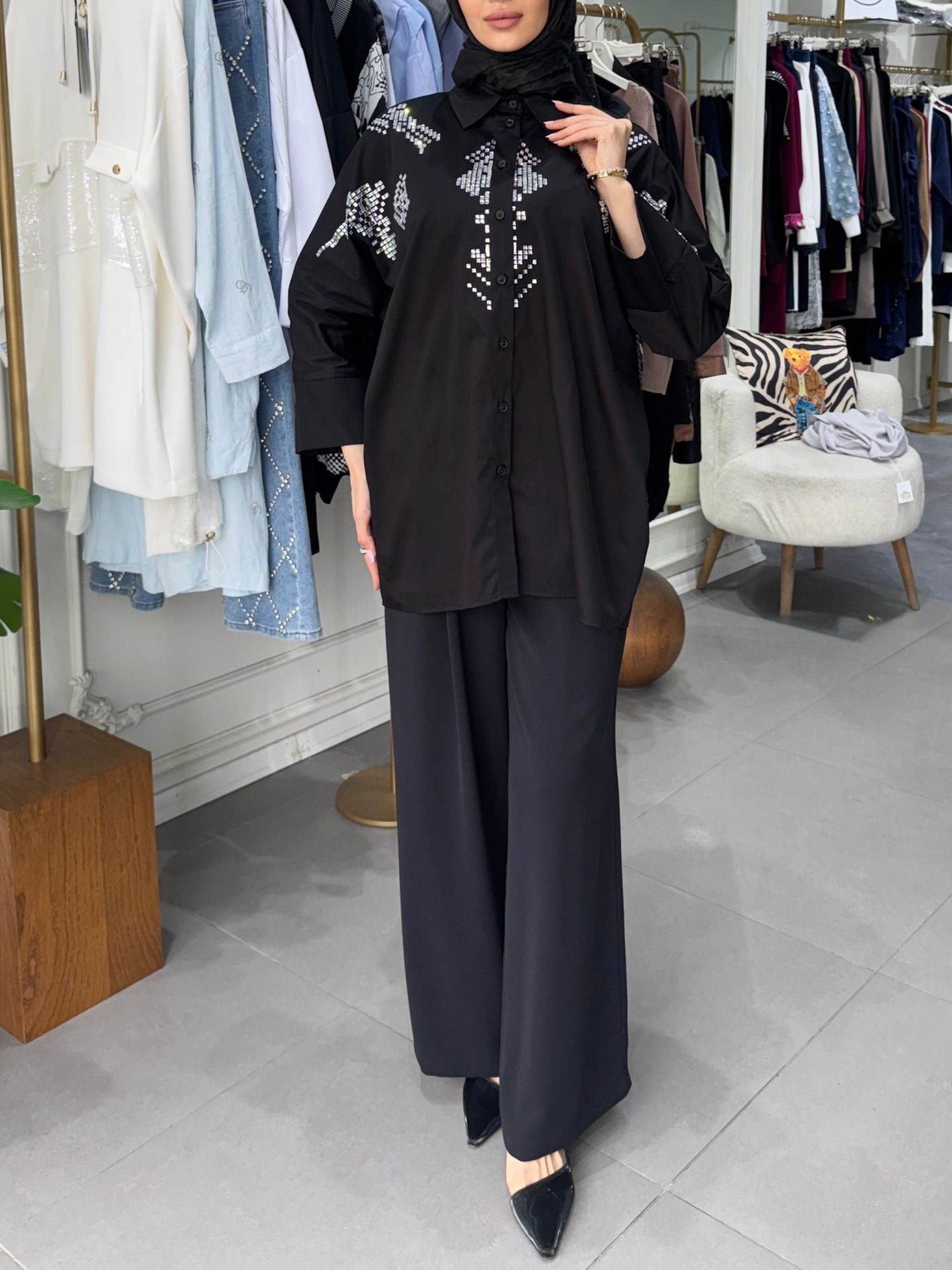 KARE TAŞ DETAYLI GÖMLEK SİYAH