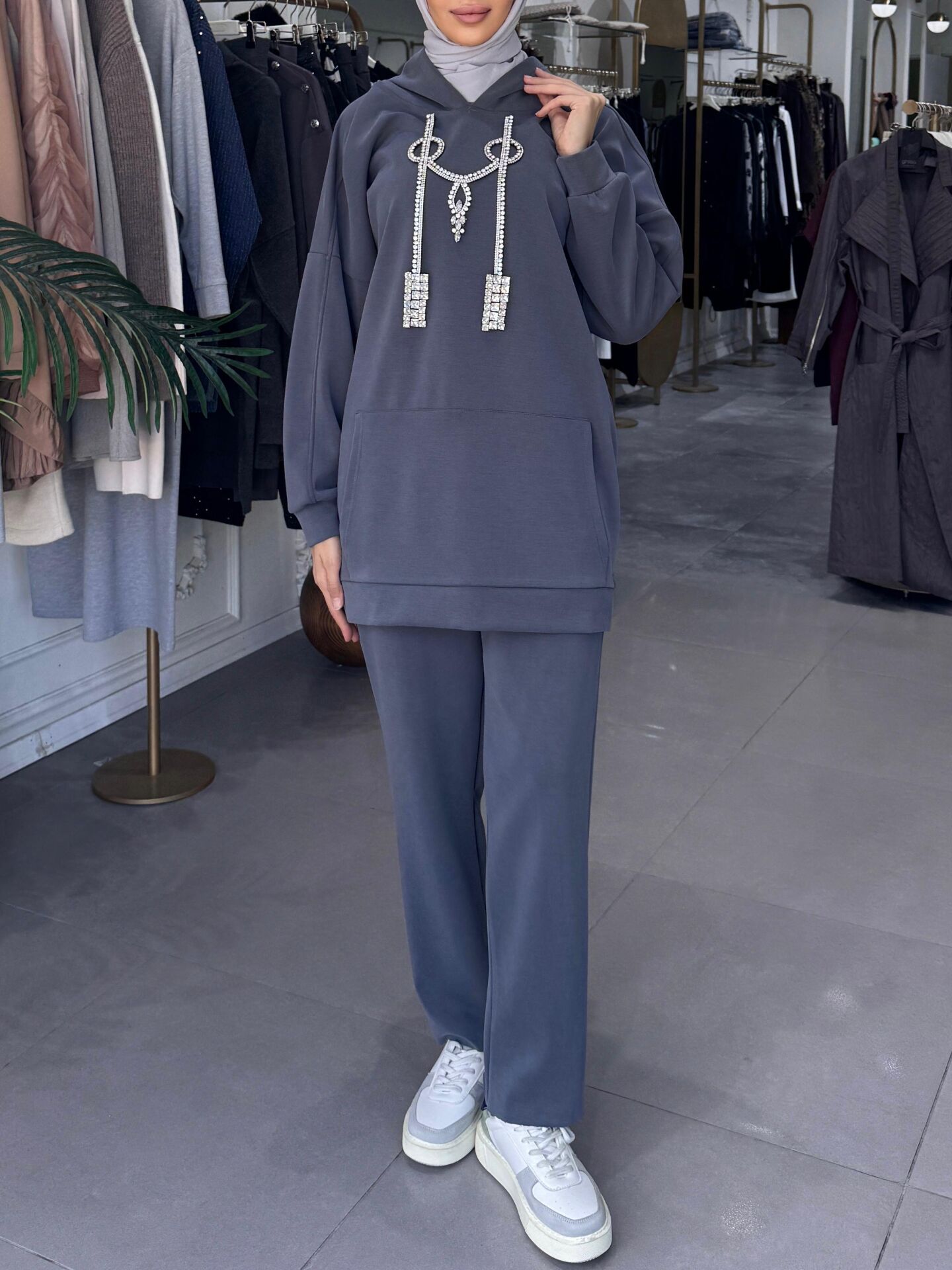 TAŞ AKSESUARLI TAKIM  GRİ