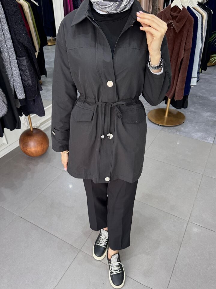 DÜĞME DETAYLI BELİ BAĞCIKLI CEKET SİYAH