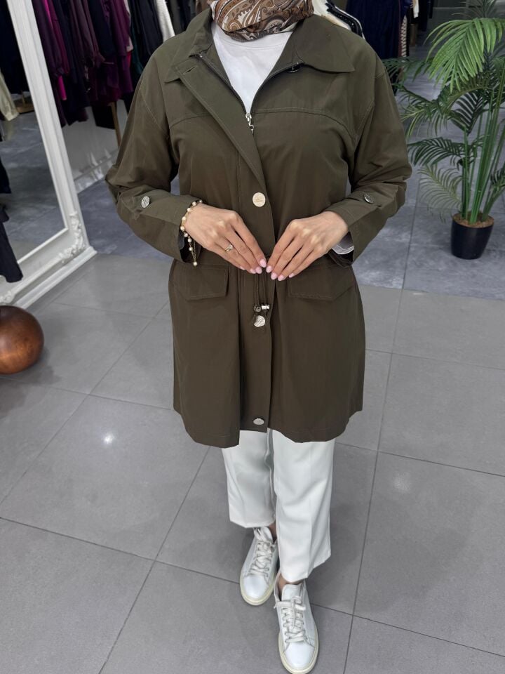 DÜĞME DETAYLI BELİ BAĞCIKLI CEKET HAKİ