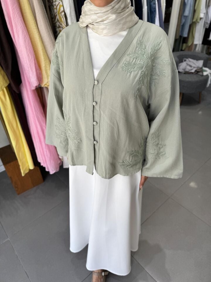 NAKIŞ DETAYLI V YAKA GÖMLEK ÇAĞLA YEŞİLİ