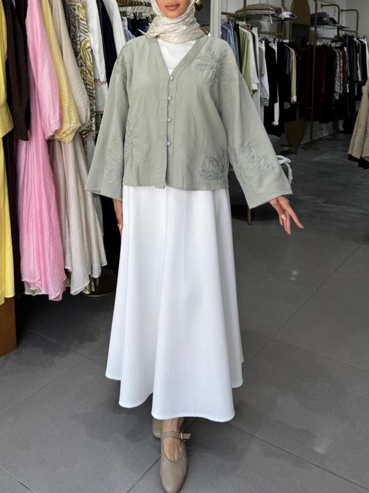 NAKIŞ DETAYLI V YAKA GÖMLEK ÇAĞLA YEŞİLİ