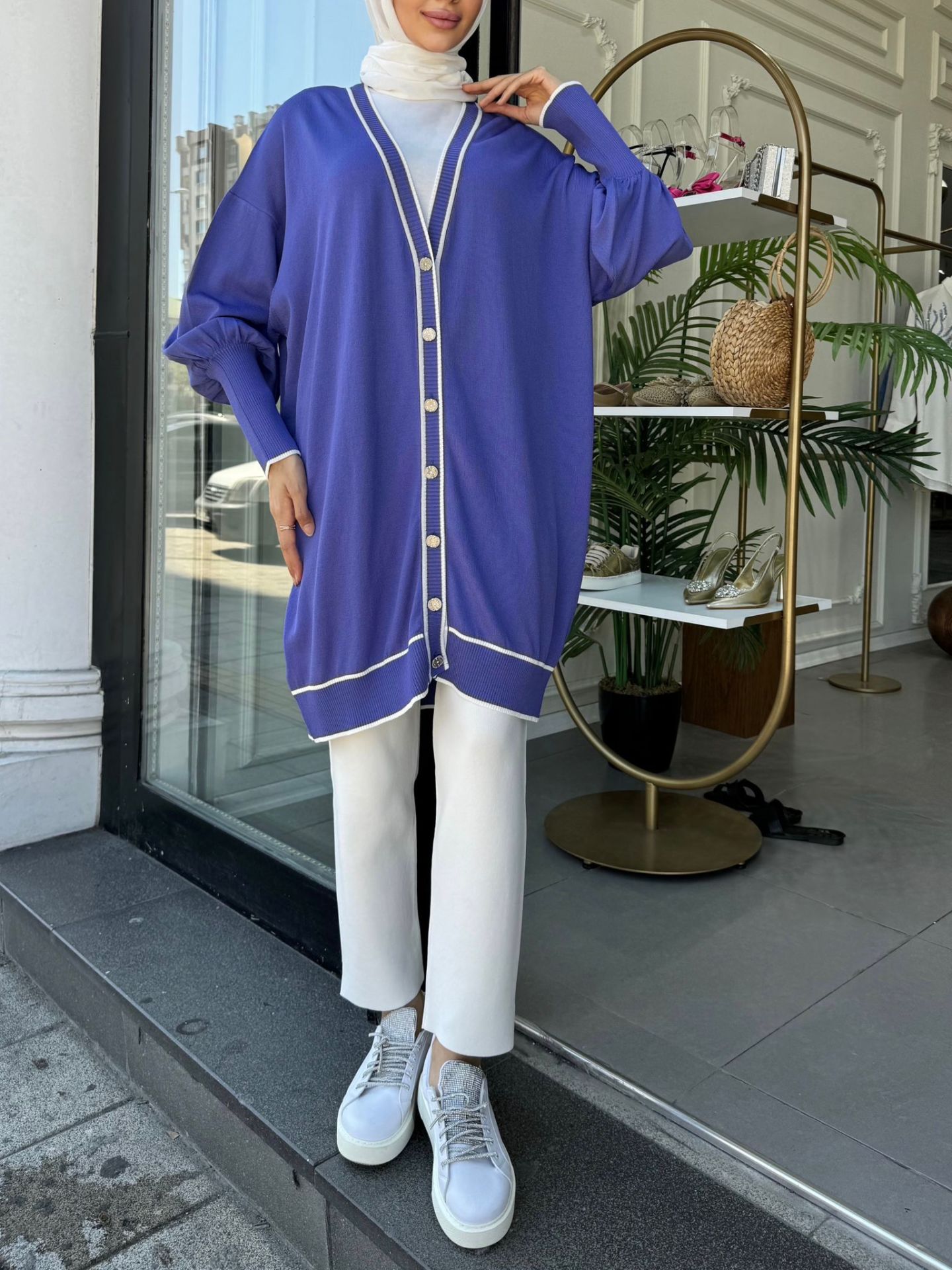 BEYAZ ÇİZGİ DETAYLI HIRKA