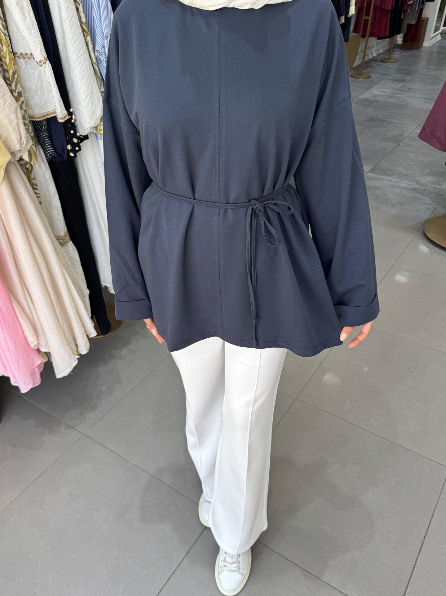 DİKİŞ DETAYLI YIRTMAÇLI SWEAT LACİVERT