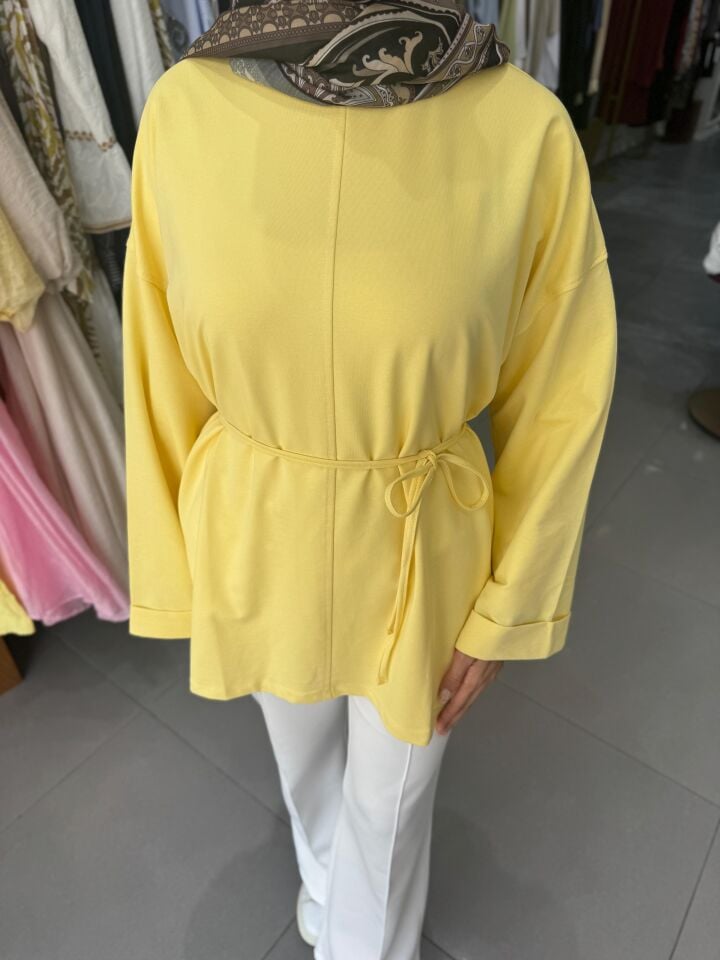 DİKİŞ DETAYLI YIRTMAÇLI SWEAT SARI