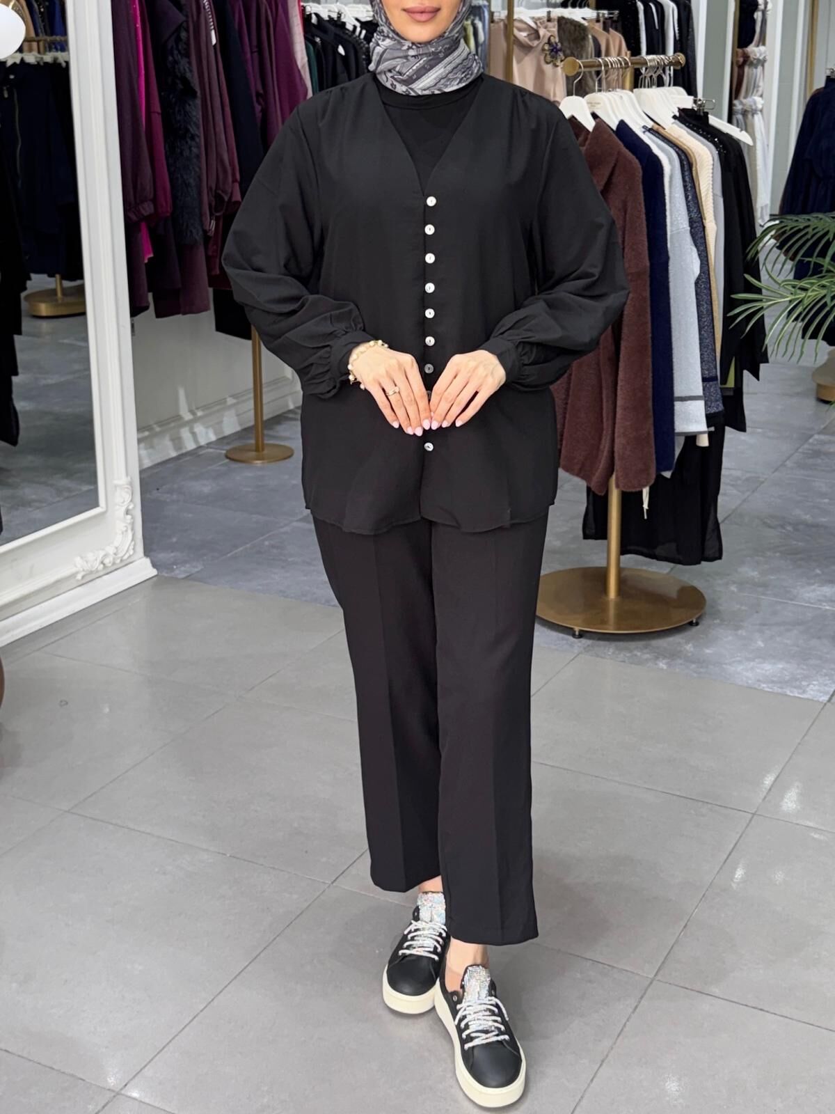 BÜZGÜ DETAYLI DÖKÜMLÜ GÖMLEK SİYAH