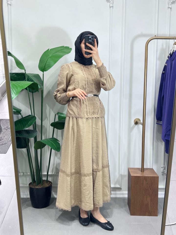 BEL BÜZGÜLÜ KEMERLİ ETEKLİ TAKIM CAMEL