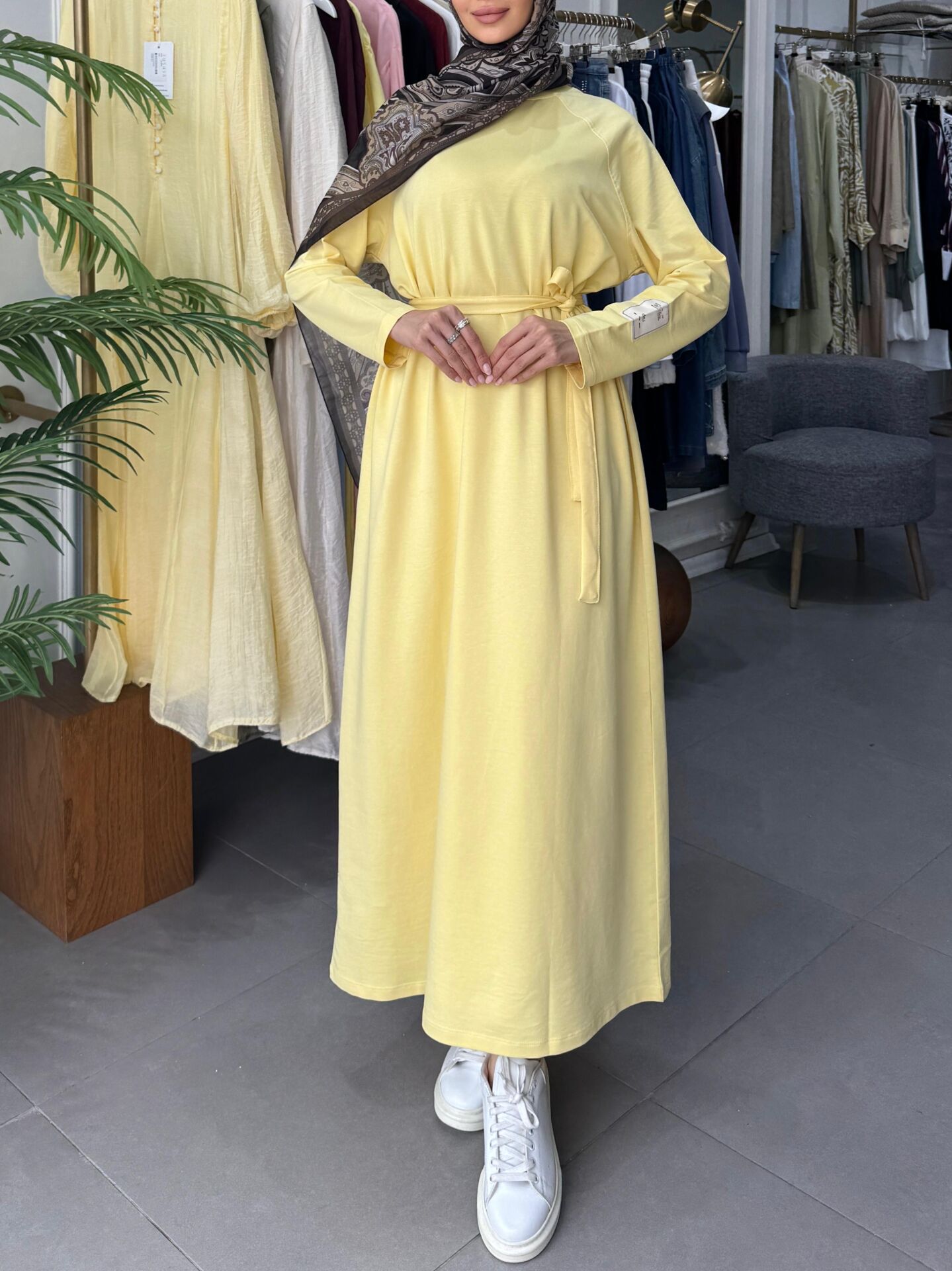 KOLU ETİKET DETAYLI ELBİSE SARI