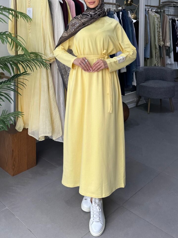 KOLU ETİKET DETAYLI ELBİSE SARI