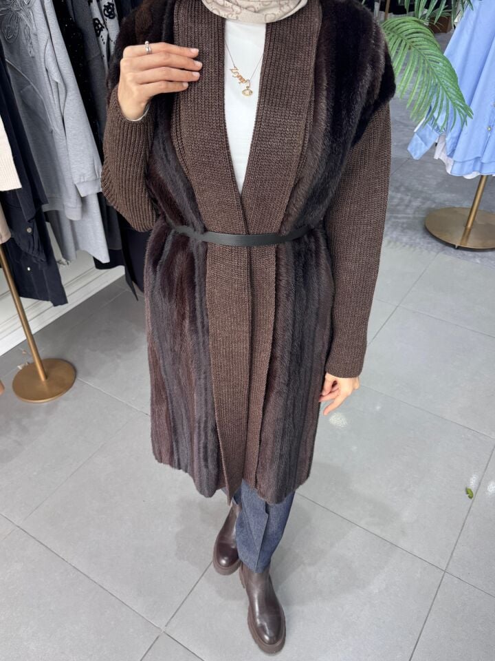 KÜRKLÜ TRİKO HIRKA KAHVE