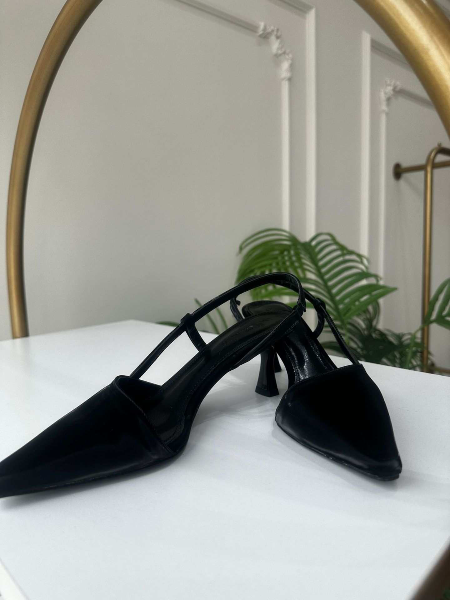 Y RUGAN SİYAH TOPUKLU