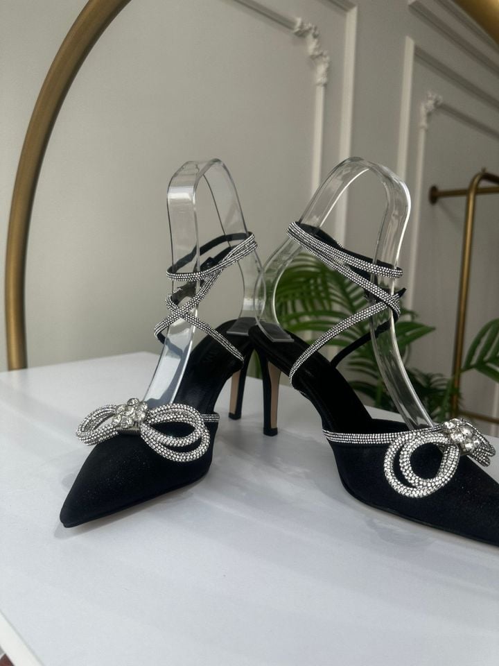 FİYONK DETAYLI TOPUKLU AYAKKABI