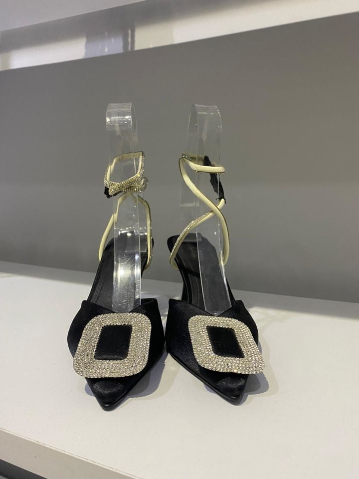 KARE TAŞ AKSESUARLI TOPUKLU SİYAH