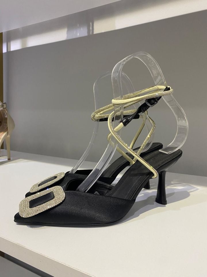 KARE TAŞ AKSESUARLI TOPUKLU SİYAH