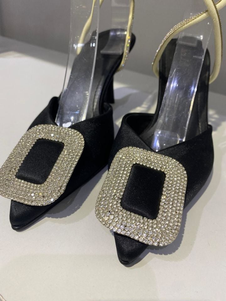 KARE TAŞ AKSESUARLI TOPUKLU SİYAH