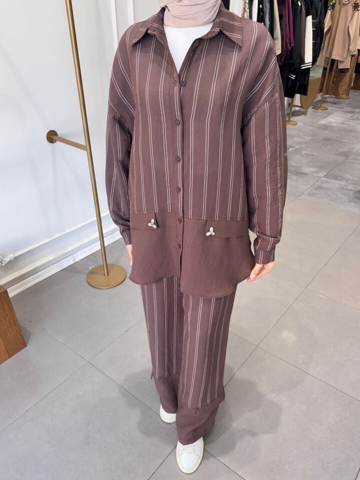 İSTİRİDYE DETAYLI TAKIM KAHVERENGİ