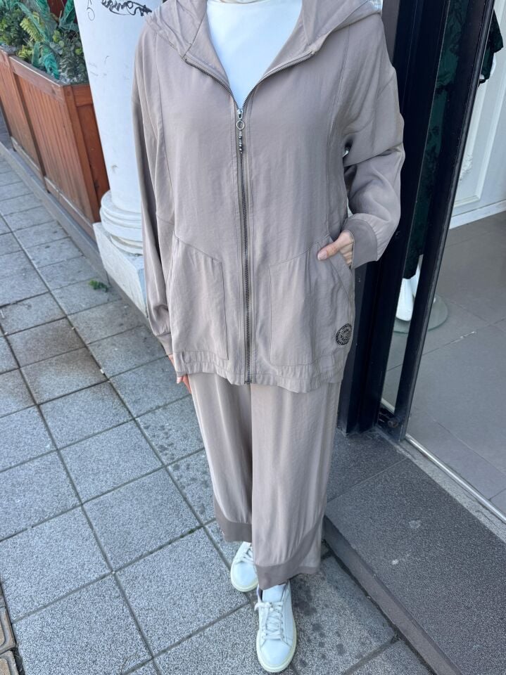 ARMA DETAYLI MODAL TAKIM VİZON