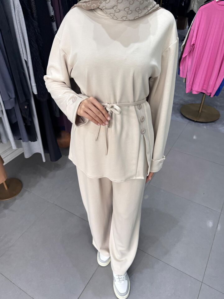 DÜĞMELİ TAKIM BEJ