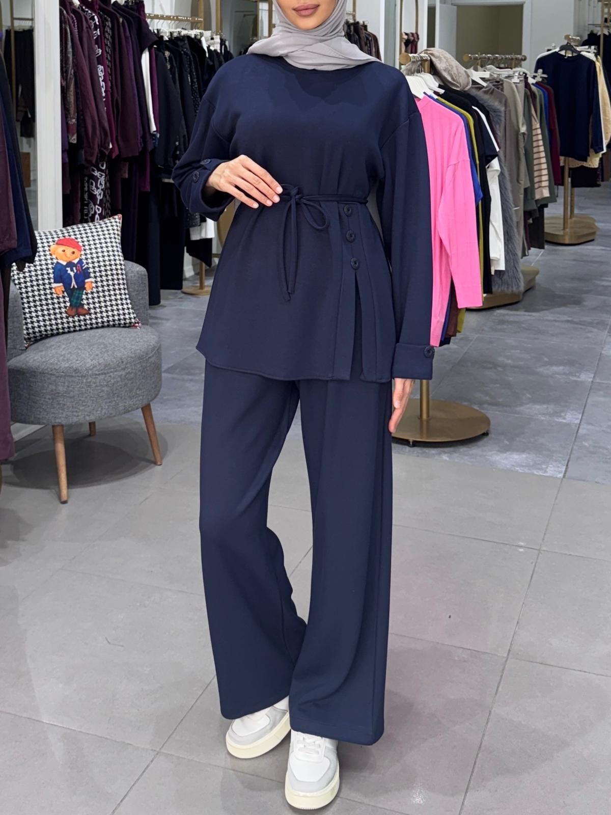 DÜĞMELİ TAKIM LACİVERT