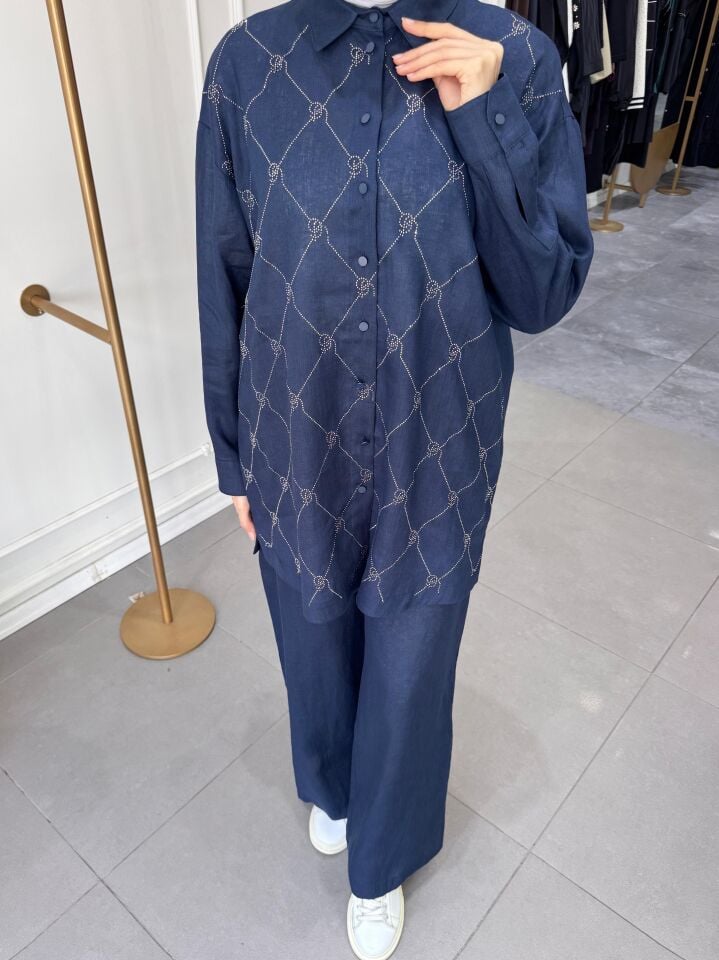 İŞLEMELİ KETEN TAKIM LACİVERT