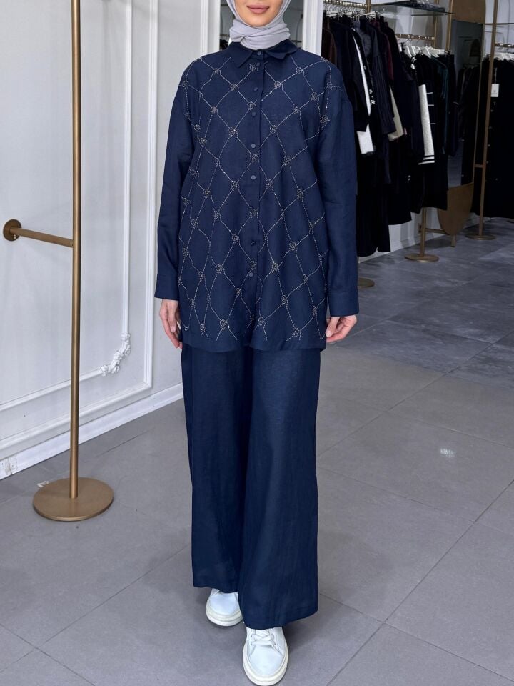 İŞLEMELİ KETEN TAKIM LACİVERT