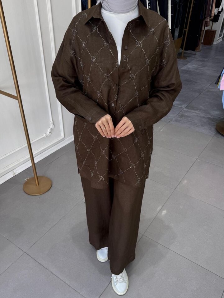 İŞLEMELİ KETEN TAKIM KAHVERENGİ