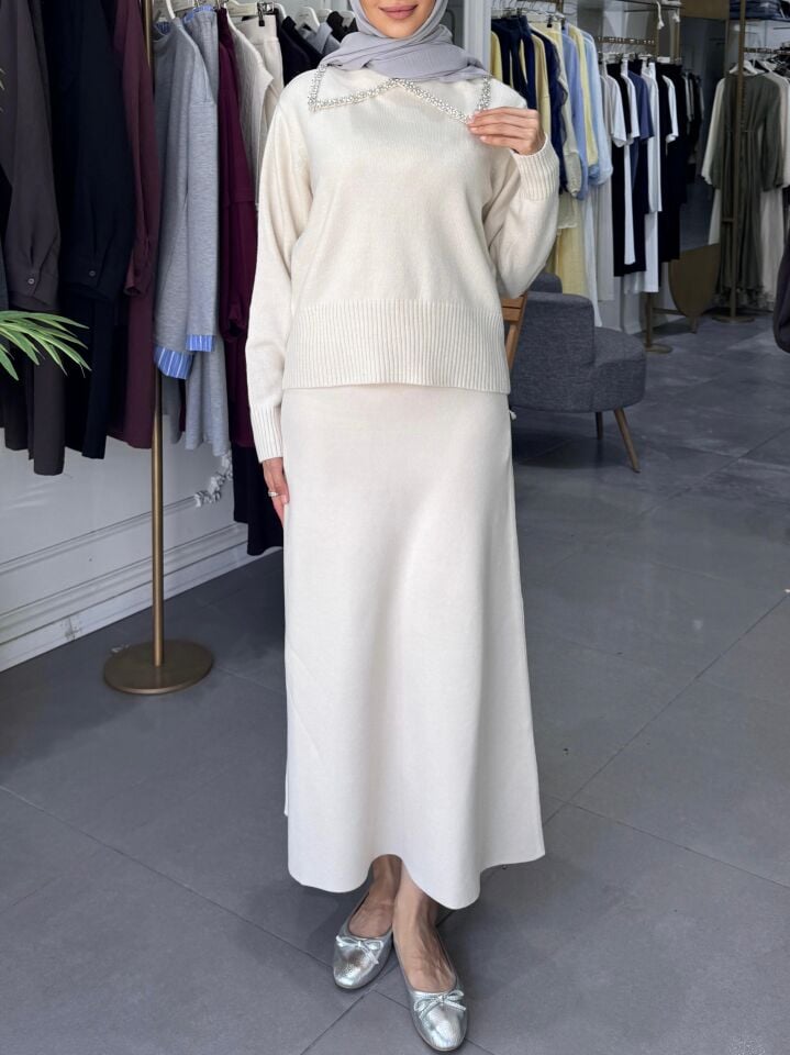 TAŞLI YAKALI TRİKO KAZAK  EKRU