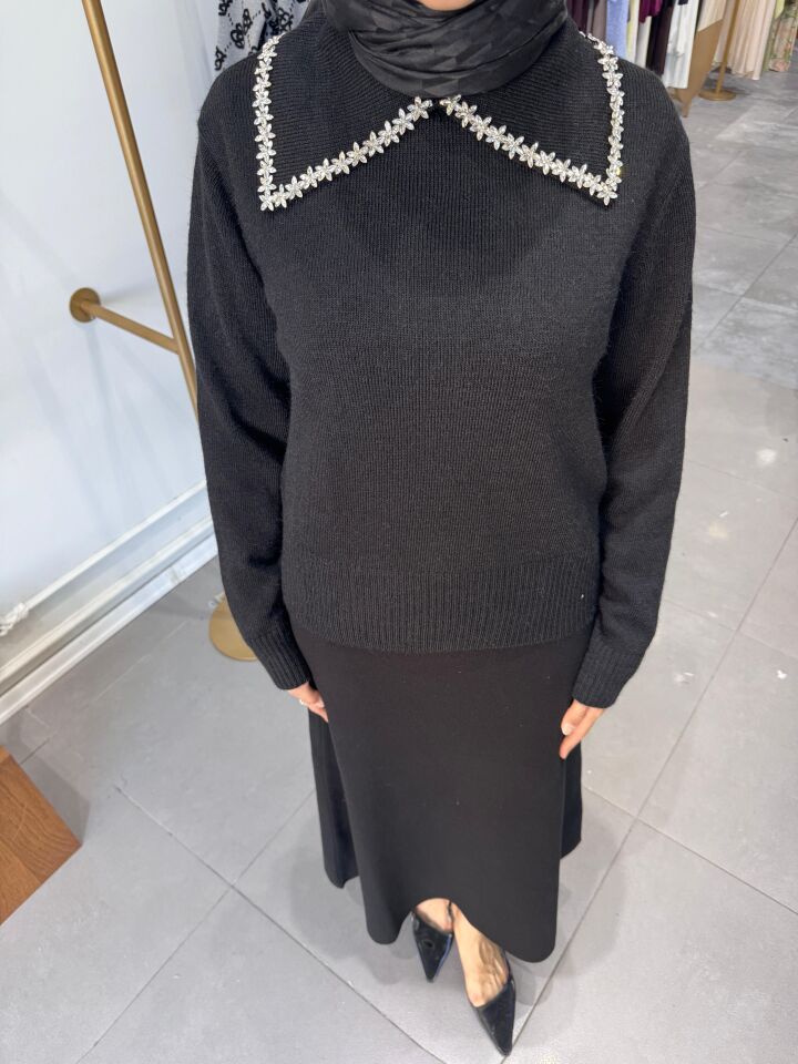 TAŞLI YAKALI TRİKO KAZAK SİYAH