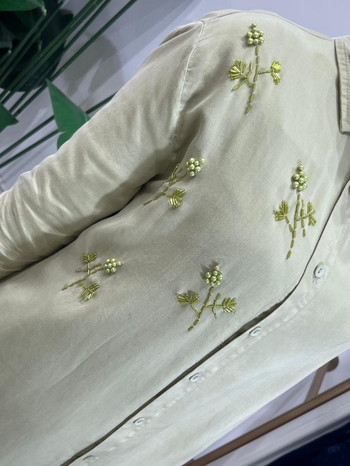 BONCUK DETAYLI YEŞİL GÖMLEK