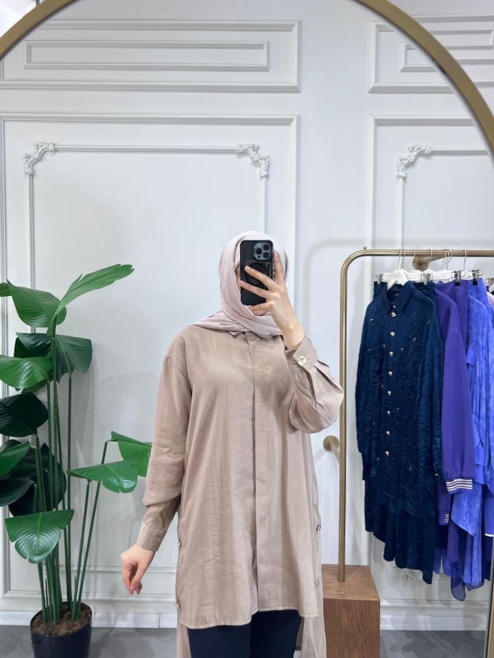 GOLD DÜĞME DETAYLI UZUN GÖMLEK CAMEL