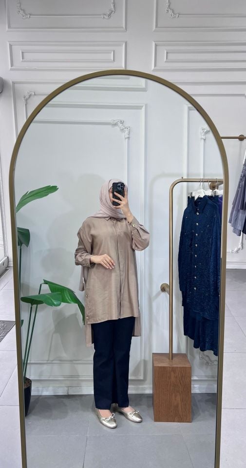 GOLD DÜĞME DETAYLI UZUN GÖMLEK CAMEL