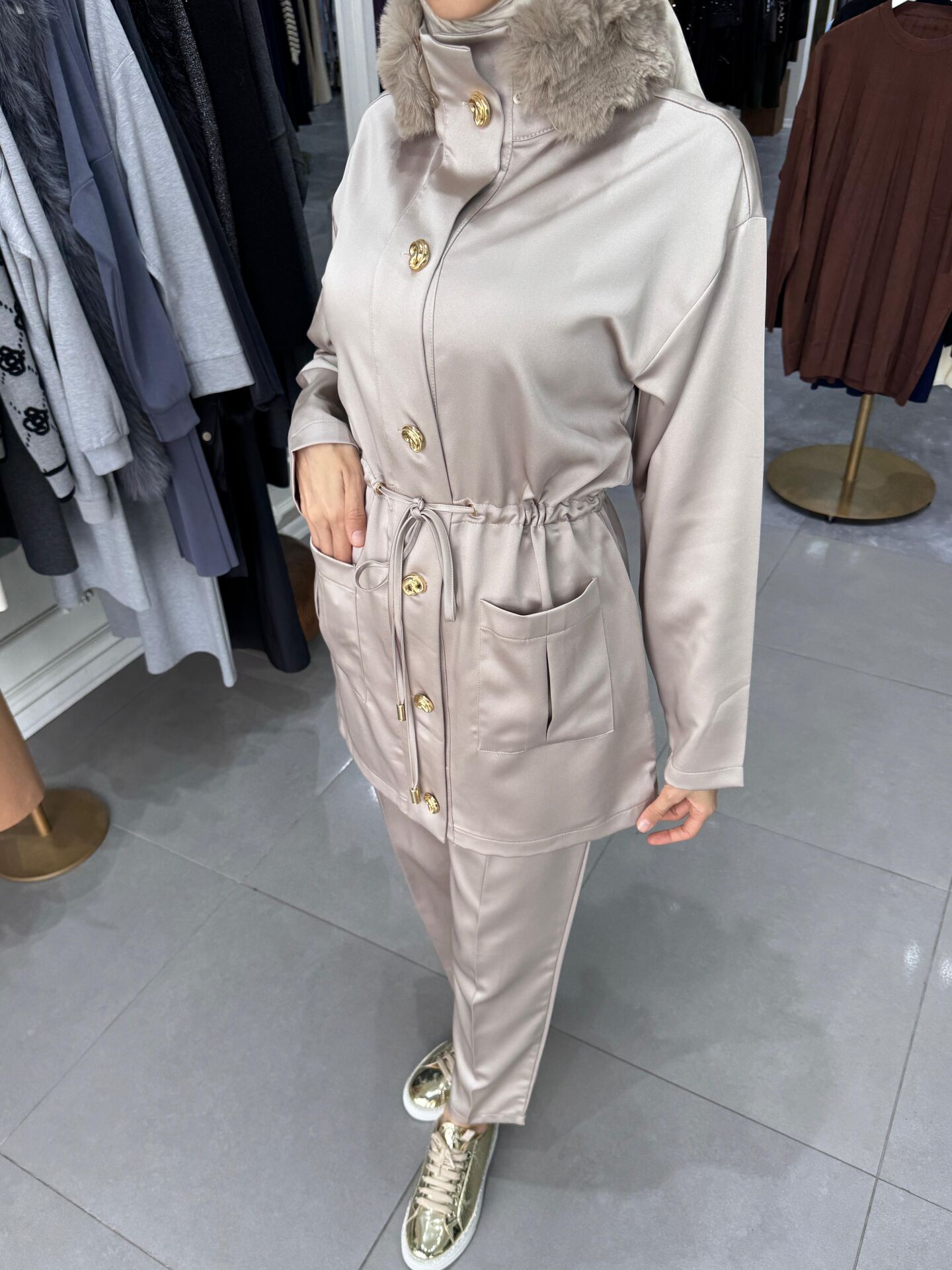 ELEGANCE KÜRKLÜ TAKIM BEJ