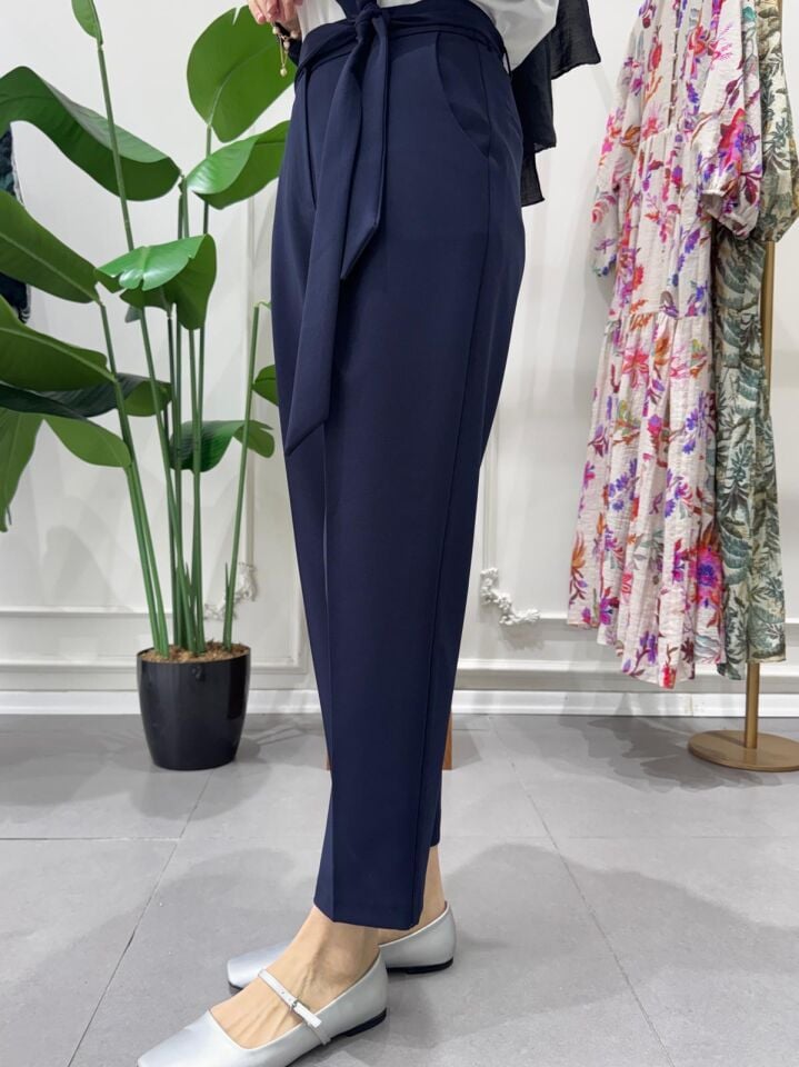 KUŞAKLI HAVUÇ PANTOLON LACİVERT