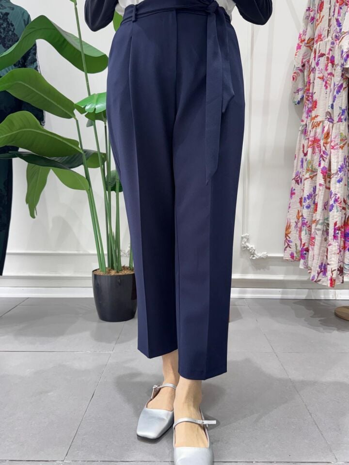 KUŞAKLI HAVUÇ PANTOLON LACİVERT