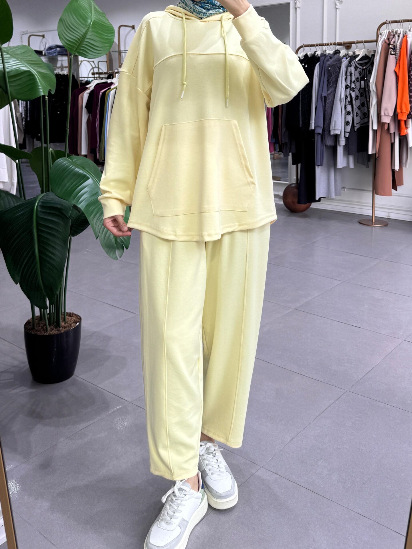 KAPÜŞONLU TAKIM SARI