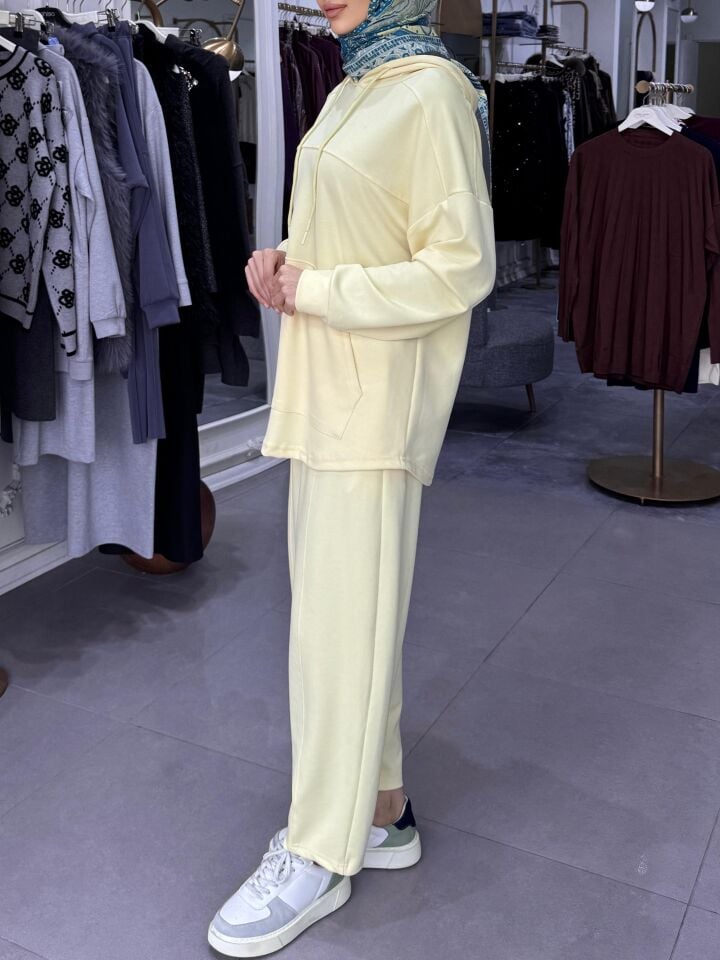 KAPÜŞONLU TAKIM SARI