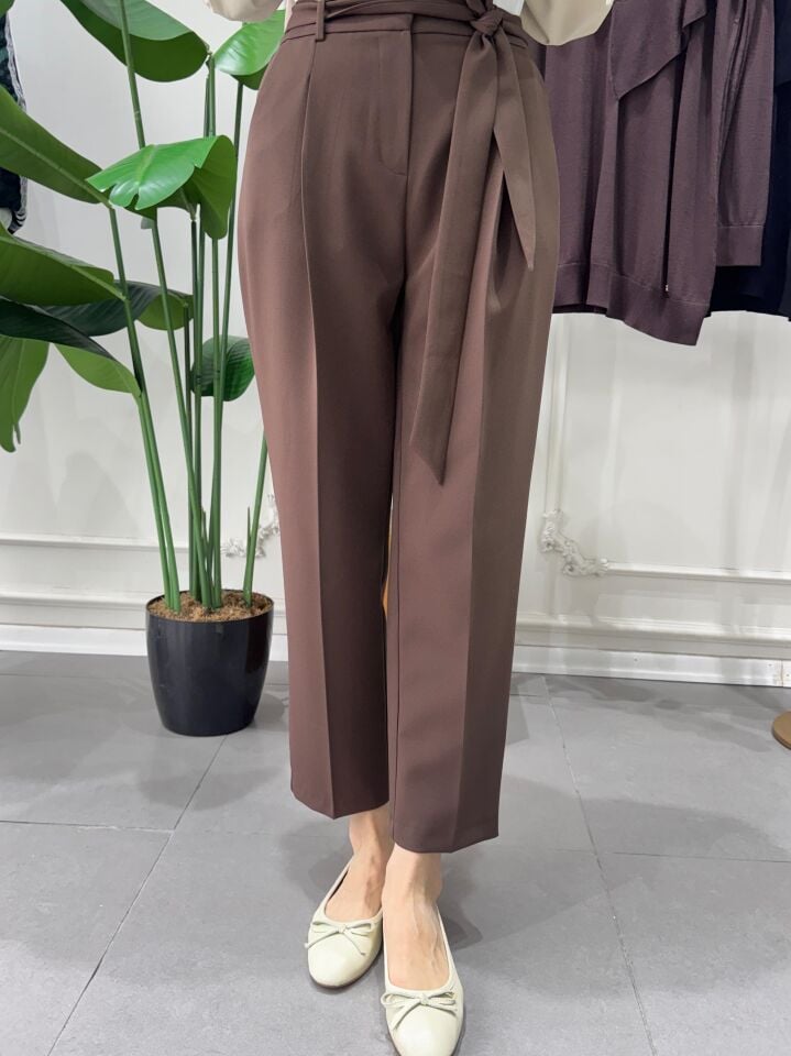 KUŞAKLI HAVUÇ PANTOLON KAHVERENGİ